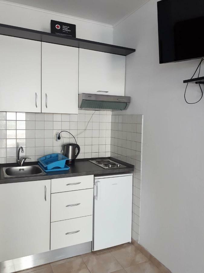 Apartments Irina ロバニスカ エクステリア 写真